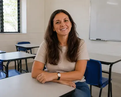 Professora de Mundo Tátil com aluno